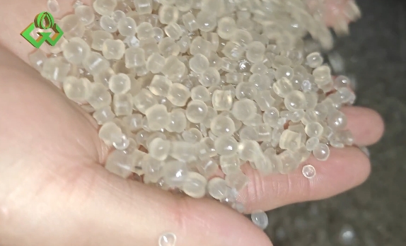 Plastic block crushing and granulation Plastic block crushing and granulation